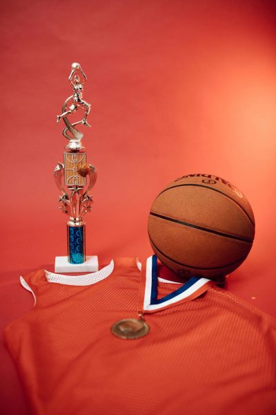 When to Choose Medals vs. Trophies vs. Plaques
