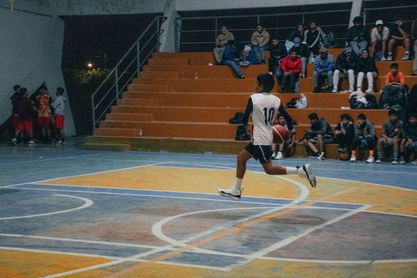 custom high school basketball trophies